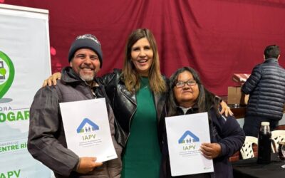 Entrega de 47 escrituras: más familias acceden al derecho a la propiedad