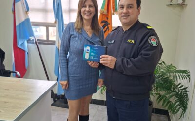 La Municipalidad entregó un nuevo teléfono para fortalecer la atención de emergencias en la Comisaría de Ubajay