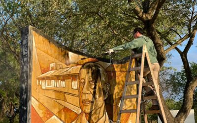 Trabajos de mantenimiento en el mural de la Plaza San Martín